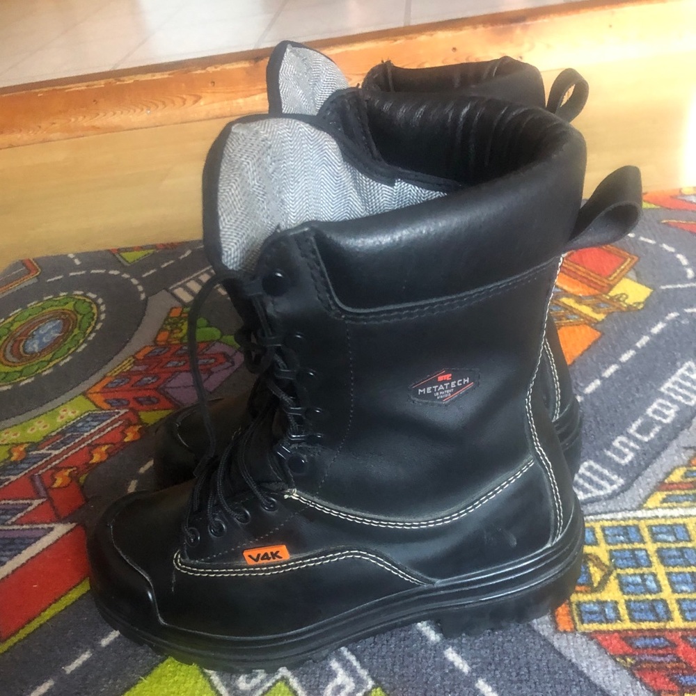 Unisex safety boots